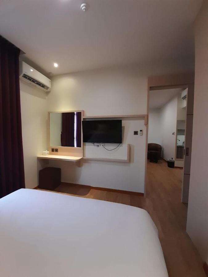 Blitz Hotel Batam Centre Luaran gambar