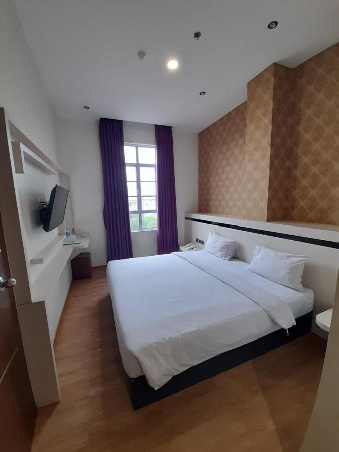 Blitz Hotel Batam Centre Luaran gambar